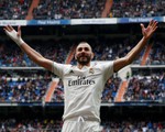 Benzema lập hat-trick giúp Real Madrid nuôi hi vọng...á quân