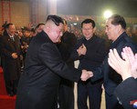 Ông Kim Jong Un lên tàu đi Nga nói chuyện hạt nhân