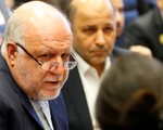 Mỹ nói đủ dầu cho thế giới, Iran nói coi chừng vỡ mộng