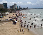 Biển Vũng Tàu sạch sẽ trong ngày đầu kỳ nghỉ lễ