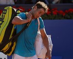 ‘Vua’ Nadal lại thua trên sân đất nện