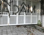 Vụ sàm sỡ bé gái trong thang máy: Nhà ông Linh bị ném chất bẩn, xịt sơn