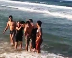Tuyên dương trung úy biên phòng lao xuống biển cứu sống hai học sinh