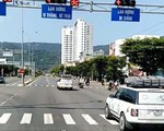 Đoàn xe sang của tập đoàn Trung Nguyên nối đuôi nhau vượt đèn đỏ