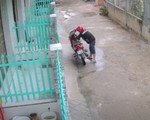 Ba thanh niên bẻ khóa, trộm xe máy trong 10 giây