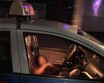 Người đàn ông đâm gục nữ tài xế taxi rồi dùng dao tự sát