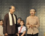 Y bác sĩ xem kịch 