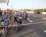Người dân háo hức chờ lên cầu Vàm Cống