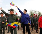 Quân đội Venezuela tuyên bố ‘chờ Mỹ với vũ khí trong tay’