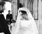 Dân Anh mê tít bộ ảnh một năm ngày cưới của vợ chồng hoàng tử Harry