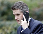 Bộ trưởng quốc phòng Anh bị sa thải vì rò rỉ thông tin về Huawei