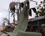 Mưa lớn kèm mưa đá, lốc xoáy ở Long An, tôn và bảng hiệu bay tung tóe