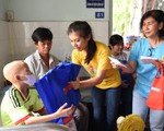 Tết thiếu nhi đến sớm với bệnh nhi Bệnh viện Nhi Đồng 2