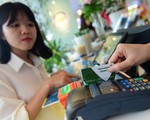 Cà thẻ trả tiền và những chuyện không thể hiểu