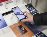 Dân Anh cũng bán tháo điện thoại Huawei sau lệnh cấm của Mỹ