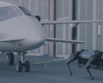 Chó robot 130kg kéo máy bay 3 tấn