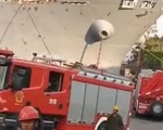 Tàu hàng Trung Quốc nổ tại cảng, ít nhất 10 người thiệt mạng