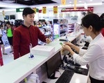 Sao không thấy con trả tiền khách sạn...?