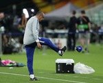 Luiz và Higuain cãi vã, HLV Sarri ném mũ bỏ dỡ buổi tập của Chelsea