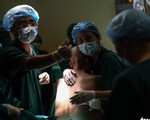 Thư bác sĩ mổ đẻ cho bà mẹ ung thư gửi những người mẹ