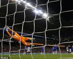 Trước khi Kompany ghi bàn, Aguero đã hét lên: 