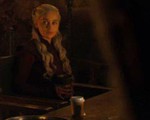 Khó tin: Game of Thrones "để quên" ly cà phê thế kỷ 21 vào phim