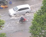 TP.HCM mưa diện rộng, nhiều tuyến đường ngập nước