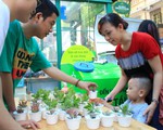 Đổi rác điện tử lấy cây xanh