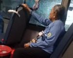 Cụ bà tiếp viên trên xe buýt số 14: 