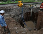 Cúp nước, dân gọi đường dây nóng, nhân viên nhấc máy rồi cúp "cái rụp"
