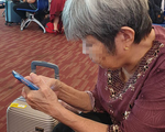 Cụ bà 76 tuổi trốn con cháu đi du lịch Thái Lan gây sốt cộng đồng mạng