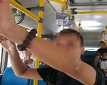 Gã đàn ông biến thái thủ dâm trên xe buýt giữa ban ngày