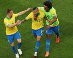 Đè bẹp Peru, Brazil vào tứ kết với ngôi đầu bảng A