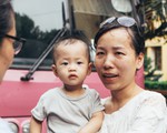 Giám thị Hà Nội mang theo con nhỏ lên Hòa Bình coi thi