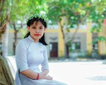 Cô học trò mang hai vòng khăn tang đi thi: 