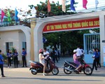 Lấy điện thoại chụp hình đề ngay trong phòng thi, thí sinh bị đình chỉ