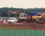 Bánh xe cẩu phát nổ, hai người tử vong ngay tại công trình