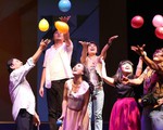 Sân khấu Hoàng Thái Thanh và Thành Hội - Ái Như: lớp học là gia đình