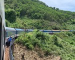 Tàu SE3 tự dưng trật bánh khi qua đèo Hải Vân