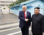 Video Tổng thống Trump đi qua đường ranh giới sang lãnh thổ Triều Tiên