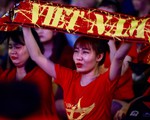 Đáng yêu hàng ngàn cổ động viên cổ vũ tuyển Việt Nam ở phố đi bộ Nguyễn Huệ