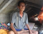 Người đàn ông sống trong vỏ ghe