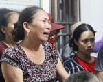 Dân ‘vây’ trụ sở xã yêu cầu khẩn trương cứu 9 ngư dân mất tích