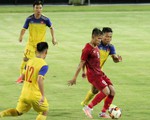 U23 Việt Nam thắng sát nút U18 tỉ số 1-0, HLV Park nhiều lần... lắc đầu