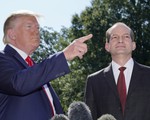 Ông Trump chia tay bộ trưởng thứ 9