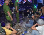 Lại phát hiện quán karaoke đầy khách chơi ma túy ở Long An