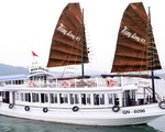 Quay lén khách tắm, một tàu du lịch ở vịnh Hạ Long bị đình chỉ hoạt động