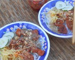 Ngọt lòng gánh bún thịt nướng Hội An
