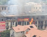 Cháy quán gà ở Thiên đường Bảo Sơn, khói bốc đen kịt