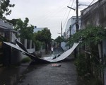 Dông lốc làm sập và tốc mái hơn 300 căn nhà ở miền Tây
